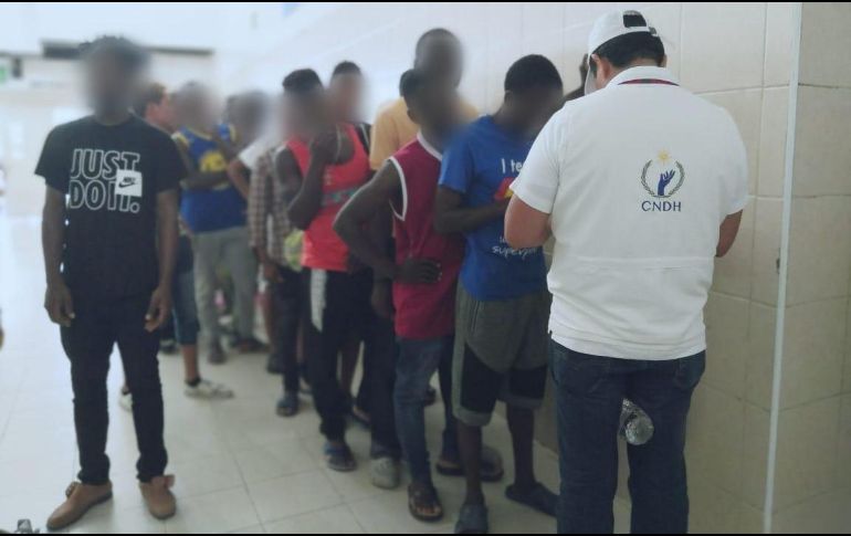 Funcionarios realizan entrevistas y revisan las condiciones de alojamiento de los migrantes. TWITTER/@INAMI_mx