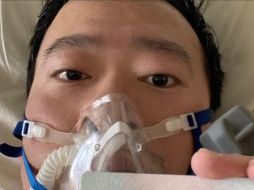 Li Wenliang publicó en las redes sociales una foto suya desde su cama en el hospital el 31 de enero. Al día siguiente fue diagnosticado con coronavirus. WEIBO