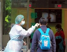 Hasta el miércoles, China tenía 28 mil 018 casos reportados y 563 decesos por el coronavirus. EFE / D. Chang