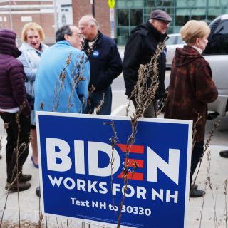 Demócratas exigen recuento de resultados en Iowa tras confusión