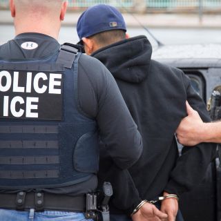 Agente migratorio dispara a un hombre en intento de arresto en NY