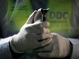 El director de la OMS, Tedros Adhanom Ghebreyesus, afirma que el material necesario se usa de manera generalizada e inapropiada fuera de la atención del paciente. EFE / EPA / R. Yongrit