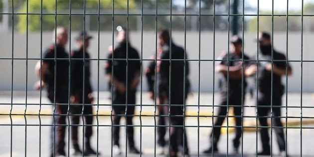 Gobernador propone que bancos y centros comerciales "cooperen" con seguridad de sus clientes