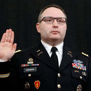 Despiden a oficial que testificó en juicio político contra Trump