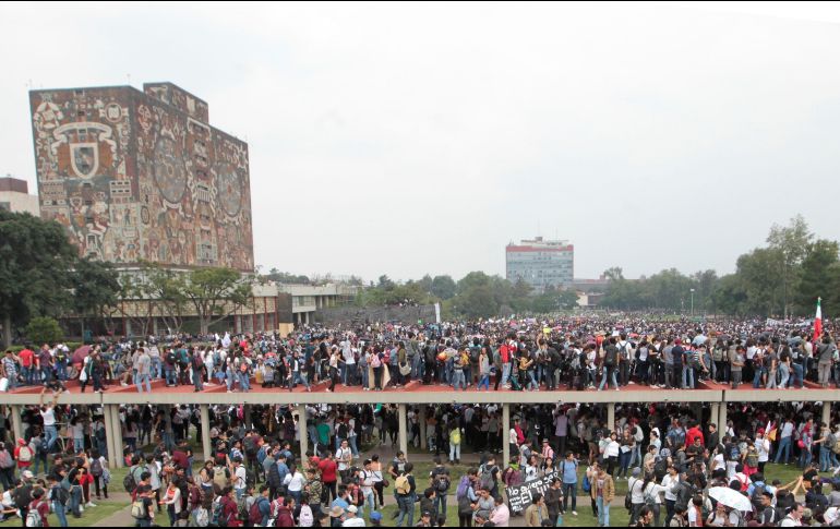 Grupos de estudiantes tomaron varios planteles para exigir un alto a la violencia de género en la UNAM. EFE/S. Gutiérrez