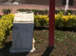 Así luce el punto donde anteriormente estaba la placa conmemorativa en el Parque Rojo. ESPECIAL