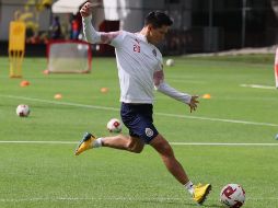 Jesús Molina. Los rojiblancos tendrán hoy una prueba complicada cuando visiten a los universitarios. TWITTER/@Chivas