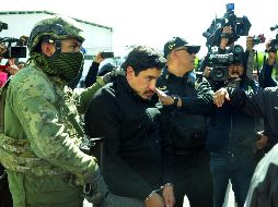 Desde esta mañana, un convoy de elementos de la FGJ se apostó frente al acceso principal del penal en Almoloya de Juárez a la espera de la salida de 