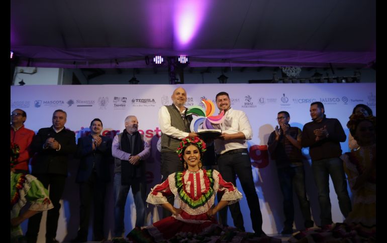 El evento, en el que los asistentes disfrutaron de varios productos, fue amenizado por diferentes coreografías distintivas de la entidad. EL INFORMADOR/F. Atilano