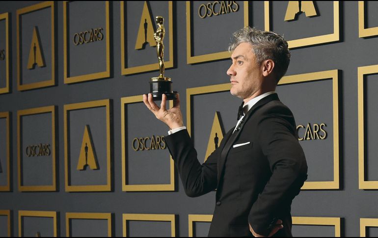 Mejor guion adaptado. Además de personificar a Hitler en “Jojo Rabbit”, Taika Waititi obtuvo esta categoría. La tragicomedia tiene como protagonista a un niño alemán que pertenece a las Juventudes Hitlerianas, y claro, tiene un amigo imaginario muy peculiar.