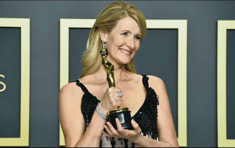 Mejor actriz de reparto. Laura Dern por “Historia de un matrimonio”, en su discurso de aceptación agradeció a Netflix. “Algunos dicen nunca conozcas a tus héroes, pero si tienes la bendición los tienes en tus padres”, dijo feliz.