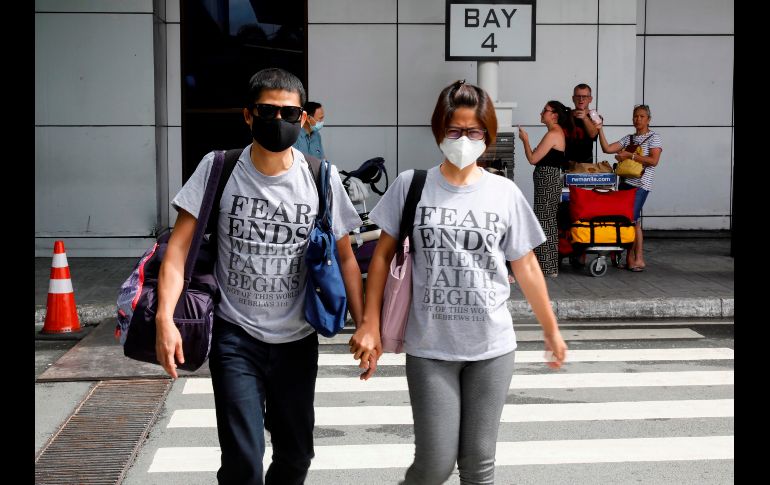 Pasajeros en el aeropuerto de Mabalacat, en Filipinas. EFE/R. Dela Pena