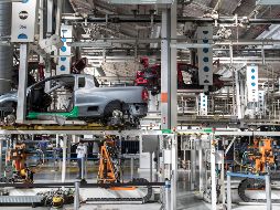El grupo alemán estudia la situación de cada fábrica y por ello el momento de reanudar la producción podría ser diferente en cada factoría. EFE/ARCHIVO