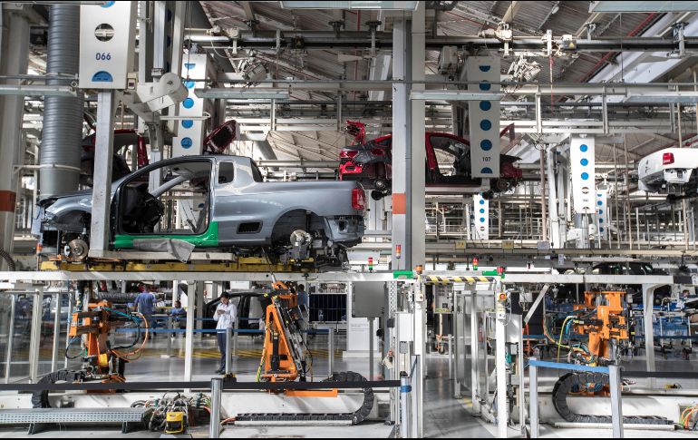El grupo alemán estudia la situación de cada fábrica y por ello el momento de reanudar la producción podría ser diferente en cada factoría. EFE/ARCHIVO