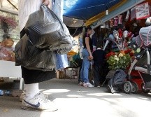Resaltan que las bolsas con al menos 20% de material reutilizado se podrán comercializar. EL INFORMADOR / ARCHIVO