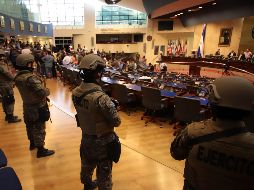 Diputados rechazaron la irrupción al recinto legislativo con militares armados. AP/ARCHIVO