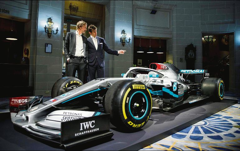 De gala. Ayer en Londres, Toto Wolff presentó el aspecto que tendrá el coche de Mercedes en 2020. El nuevo modelo de las Flechas de Plata será dado a conocer el próximo viernes. AFP / T. Akmen
