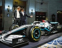 De gala. Ayer en Londres, Toto Wolff presentó el aspecto que tendrá el coche de Mercedes en 2020. El nuevo modelo de las Flechas de Plata será dado a conocer el próximo viernes. AFP / T. Akmen