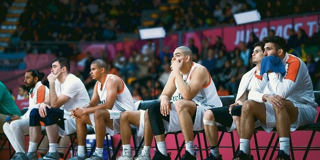FIBA castiga al basquetbol azteca