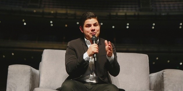 "Tiene memoria la piel" de Alfredo Olivas