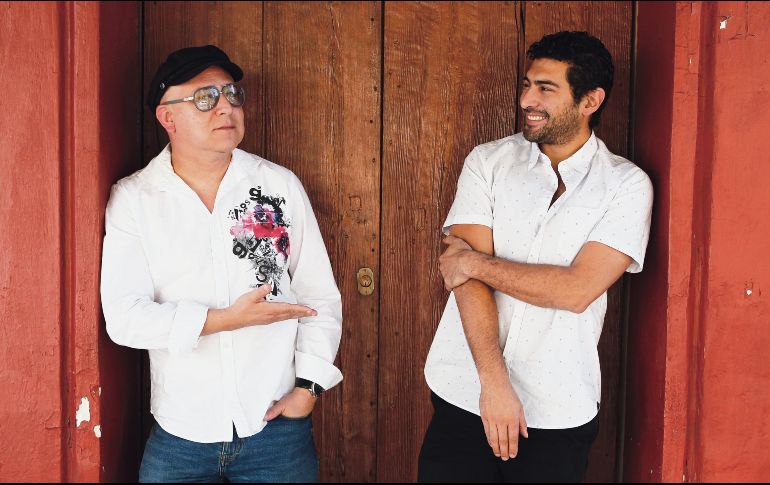 Talento. El director de cine Rafa Lara, de lentes, con el actor Ianis Guerrero. EL INFORMADOR/A. Camacho