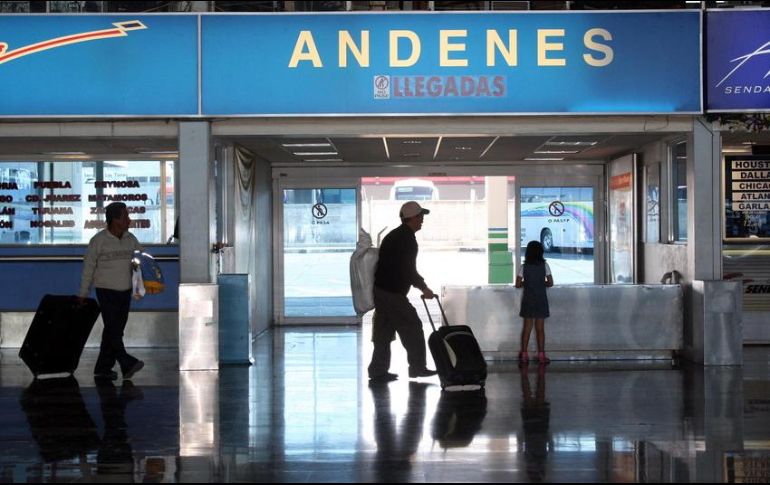 Algunas personas que se han enterado de su situación le han apoyado; prefiere guardarlo que comer para completar el pasaje. EL INFORMADOR / ARCHIVO