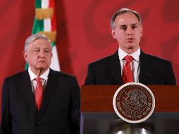 López- Gatell Ramírez resaltó que en gobiernos pasados se compraban medicamentos e insumos a través de empresas distribuidoras que controlaban el mercado. NTX / G. Durán