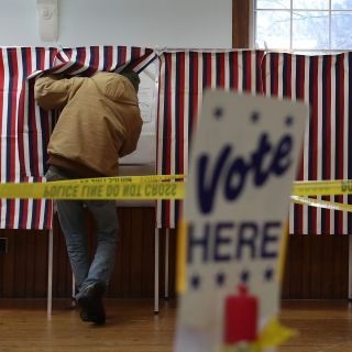 Demócratas votan en primarias de New Hampshire