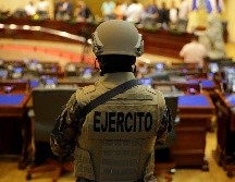 Soldados que portaban chalecos antibalas y fusiles de asalto entraron al Congreso el 9 de febrero. EFE/ARCHIVO