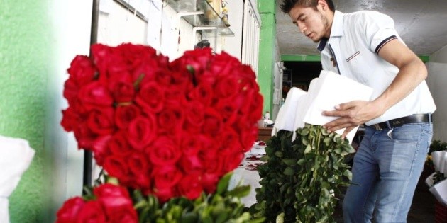 D&iacute;a de San Valent&iacute;n trae aumento en precios de rosas