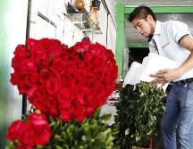 Comerciantes del mercado de flores de Mezquitán esperan que las ventas incrementen en los próximos días. EL INFORMADOR