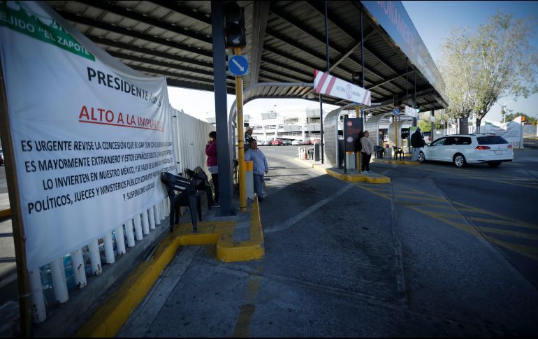 El estacionamiento del Aeropuerto de Guadalajara fue tomado por ejidatarios desde hace 98 días, en demanda del pago de sus tierras. EL INFORMADOR / ARCHIVO