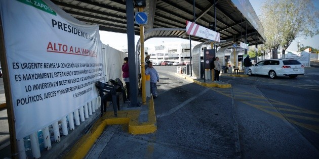 Desalojan de aeropuerto a ejidatarios de El Zapote