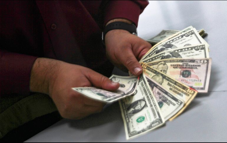 El tipo de cambio para solventar operaciones denominadas en moneda extranjera pagaderas en el país se ubica en 18.6740 pesos por dólar. NTX / ARCHIVO