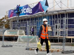 En Barcelona se ultiman los preparativos para el Congreso Mundial de Móviles (MWC), que enfrenta más de una veintena de cancelaciones a causa del coronavirus. EFE/A. Estévez