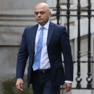 Ministro británico de Finanzas renuncia en plena remodelación de gabinete