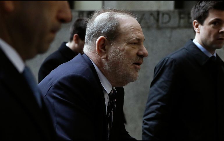 Weinstein está acusado de violar a una mujer en un cuarto de hotel en Manhattan en 2013 y de darle sexo oral por la fuerza a otra mujer.  EFE /P. Foley