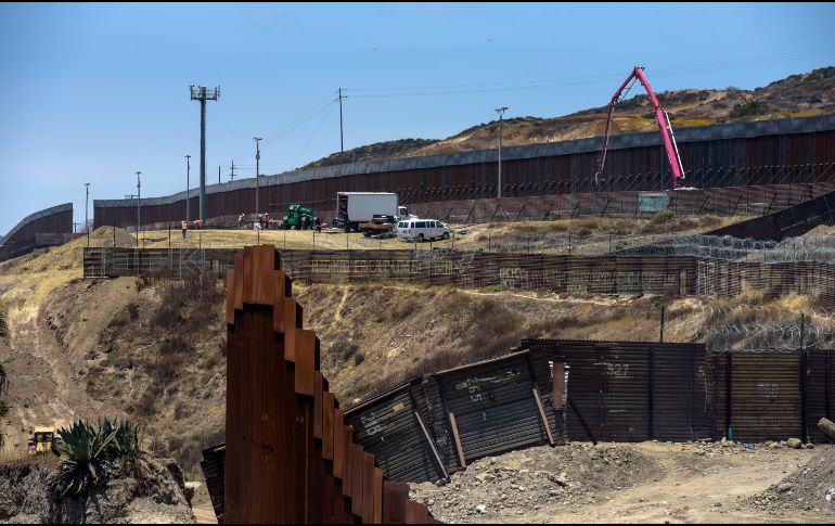 Según el presidente Trump, para el próximo año el muro fronterizo con México tendrá más de 800 kilómetros construidos. AFP / ARCHIVO