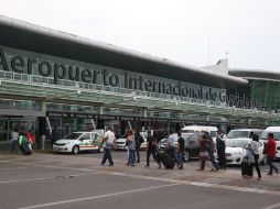 Empresarios critican que no haya un cerco sanitario en el Aeropuerto Internacional de Guadalajara en el área de carga. EL INFORMADOR / ARCHIVO