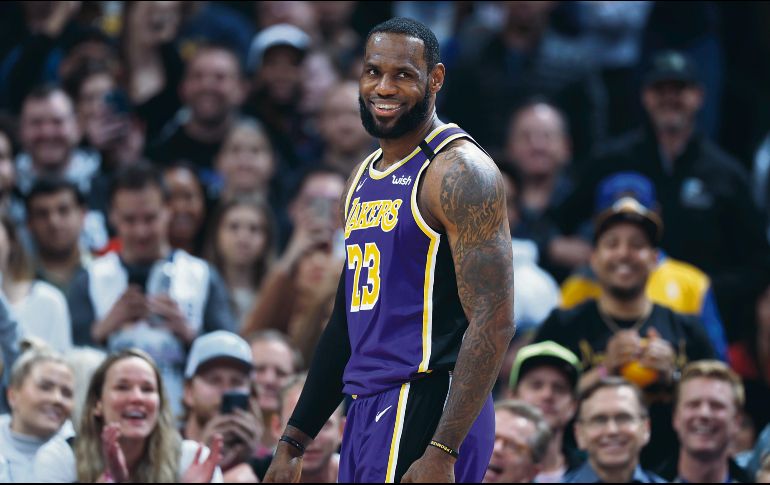 LEBRON JAMES. Sus Lakers de Los Ángeles son candidatos al campeonato, que se les niega desde 2010. AP