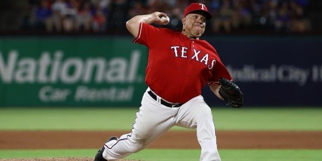 Bartolo Col&oacute;n lanzar&aacute; en M&eacute;xico con Monclova