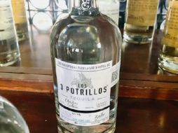 La elaboración de la bebida corrió a cargo de la Destiladora Santa Virginia y viene en dos presentaciones: añejo y extra añejo cristalino. ESPECIAL