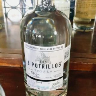 Vicente fernández presenta tequila “Los 3 potrillos”