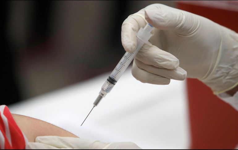 La Secretaría de Salud Jalisco afirmó que, con un millón 952 mil 448 dosis aplicadas, en el Estado se ha alcanzado una cobertura de 92% en vacunación contra la influenza. AP/L. Otero