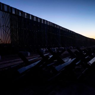 Defensa de EU avala desvío presupuestal para el muro