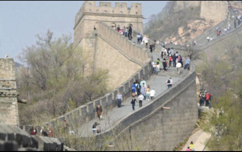 China. La emoción de andar en la Gran Muralla. ESPECIAL / AFP