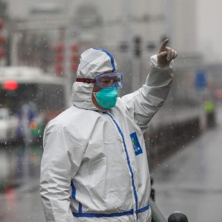 Número de muertes por coronavirus en China supera las mil 600