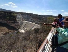 Pobladores de Acasico y Temacapulín se reunieron con personal de la Comisión Nacional del Agua en El Zapotillo este viernes. EL INFORMADOR/S. Blanco