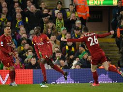 El Liverpool necesita ganar cinco de los próximos 12 partidos para coronarse en la Liga Premier. EFE/P. Powell