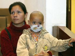 La expectativa de sobreviviencia al cáncer puede reducirse a la mitad si el tratamiento se suspende por un día, señala especialista. EL INFORMADOR/Archivo